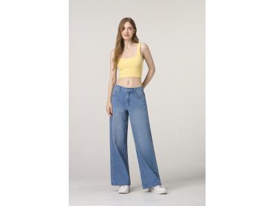 casual loose-fit denim jeans